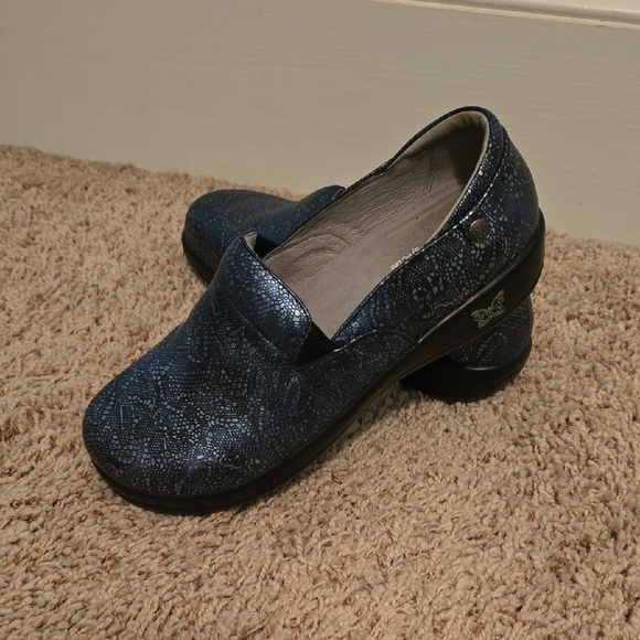 Shoes - Alegria Women's Blue Slip On Clogs Size 42 (0728)